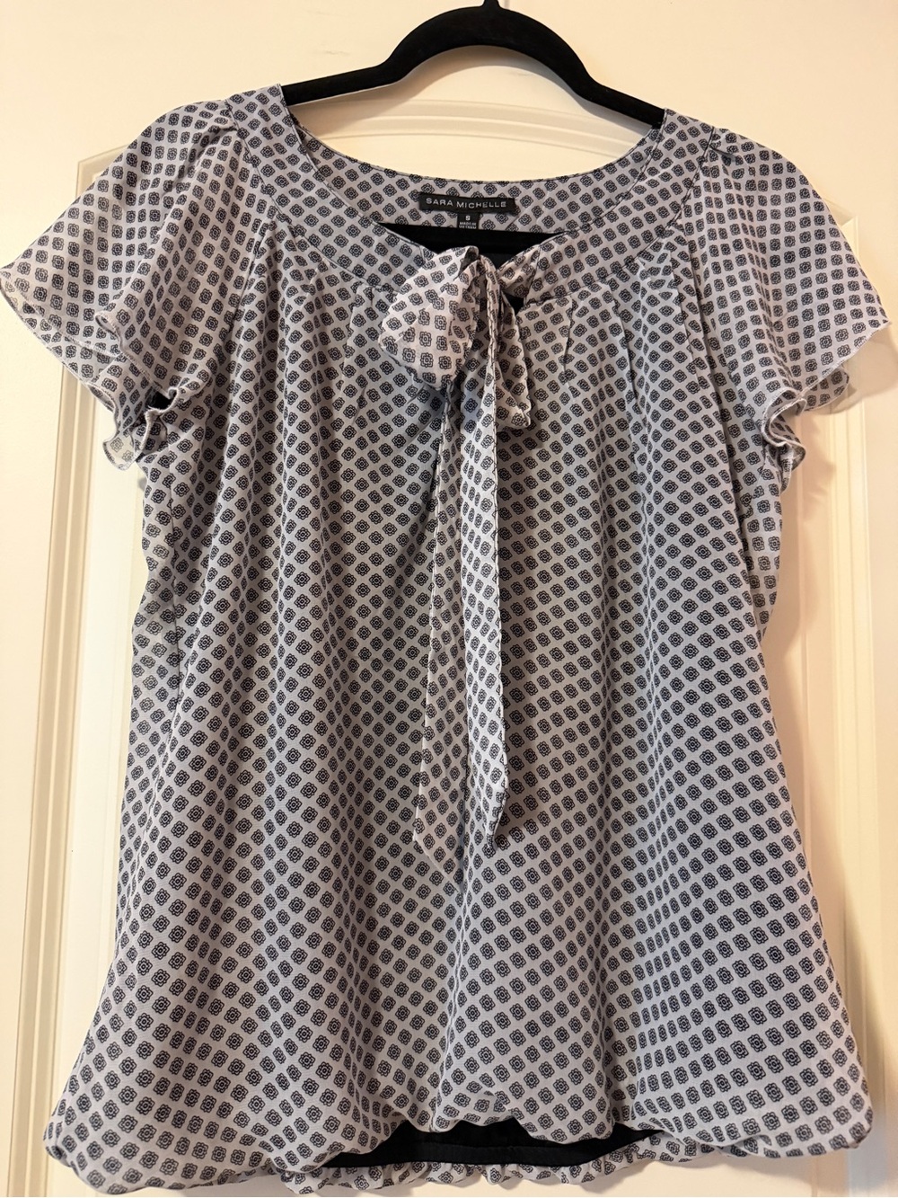 Sara Michelle Black and White Printed Tie-Front Flutter Sleeve Blouse